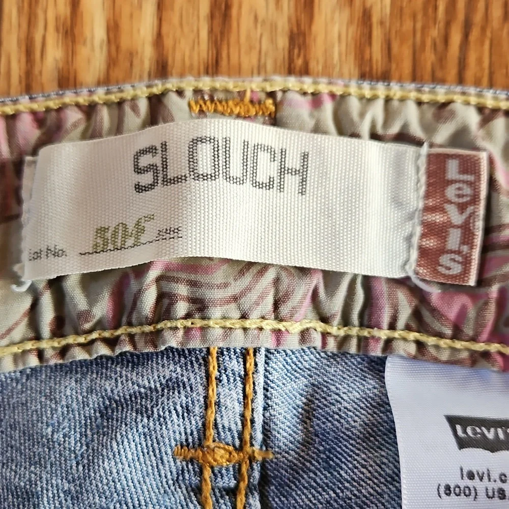 Levis - Picture 2 of 5